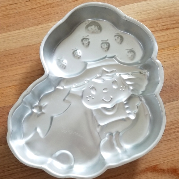 Vintage Strawberry Shortcake cake pan - Picture 2 of 2